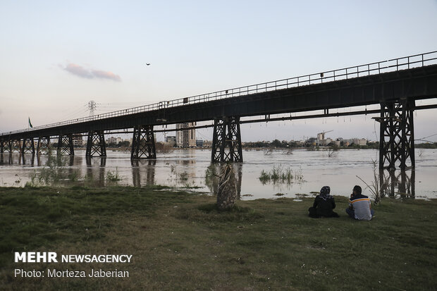 Karun bursting its banks in Ahvaz