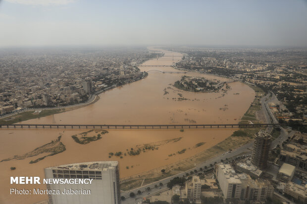 Karun bursting its banks in Ahvaz