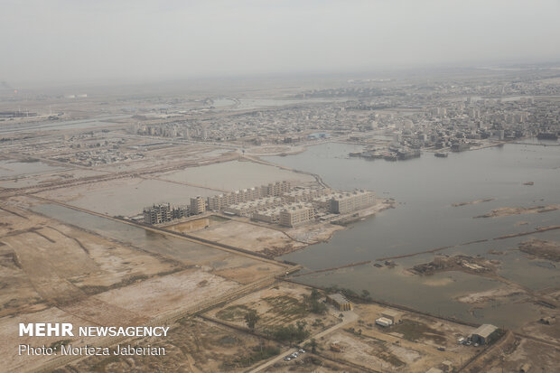 Karun bursting its banks in Ahvaz