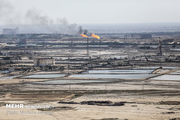 Karun bursting its banks in Ahvaz