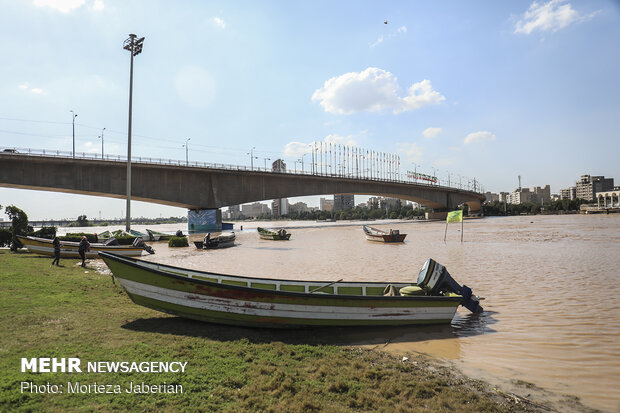 Karun bursting its banks in Ahvaz