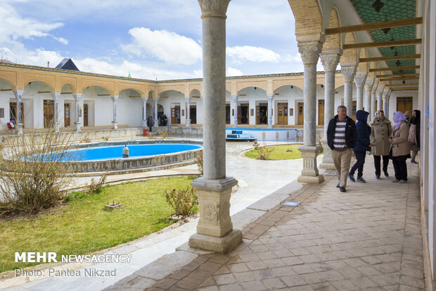 گردشگران نوروزی در قلعه چالشتر