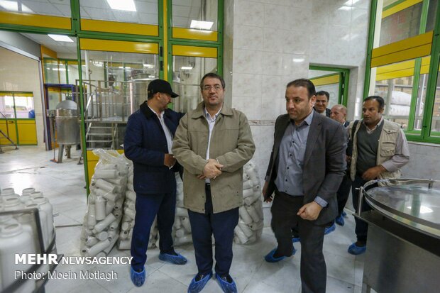 Industry minister visits flood-affected factories in Golestan