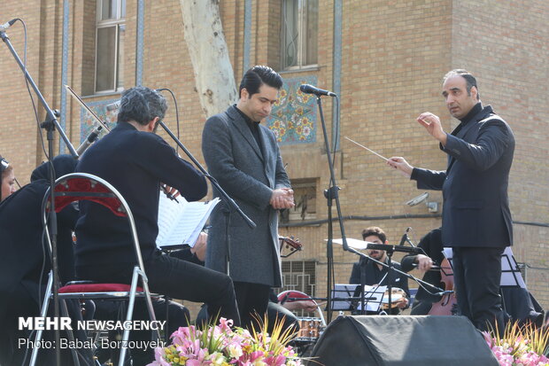کنسرت محمد معتمدی در میدان مشق