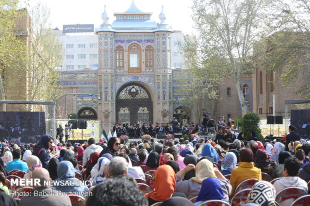 کنسرت محمد معتمدی در میدان مشق