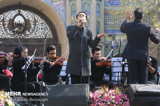 کنسرت محمد معتمدی در میدان مشق