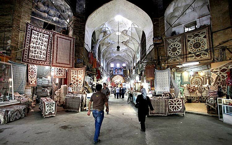 بازاریان برف‌روبی نکردند سقف بازار قیصریه اصفهان فروریخت