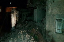 ساختمانی در قزوین بدلیل فرسودگی فرو ریخت
