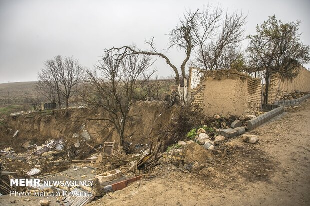 رانش زمین و ریزش بخشی از کوه در روستای گلی از توابع بجنورد