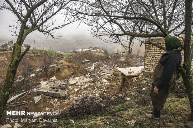 رانش زمین و ریزش بخشی از کوه در روستای گلی از توابع بجنورد