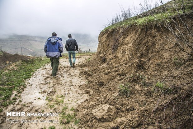 رانش زمین و ریزش بخشی از کوه در روستای گلی از توابع بجنورد