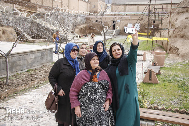 Tebriz Nevruz Bayramı'nda turistleri ağırlıyor