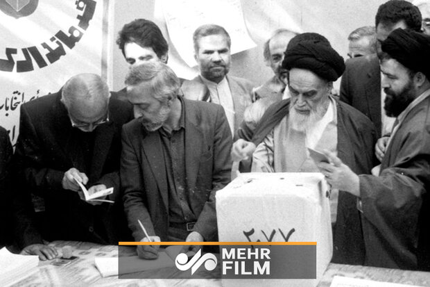 فیلمی از لحظه رای دادن امام خمینی (ره) از داخل ماشین