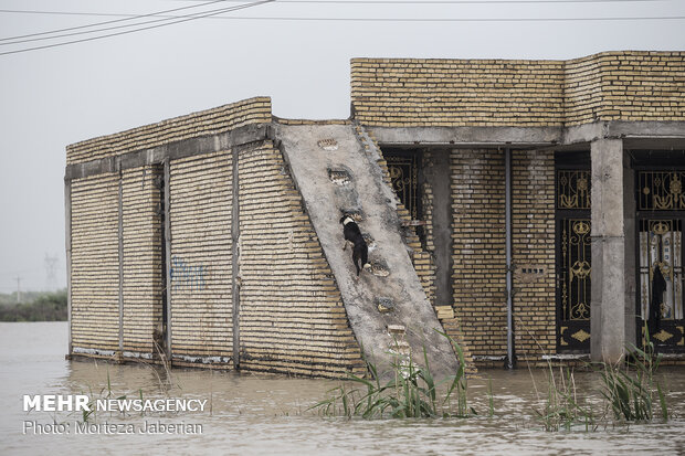 10 قرى غرقت بشكل كامل إثر السيول بمدينة أهواز