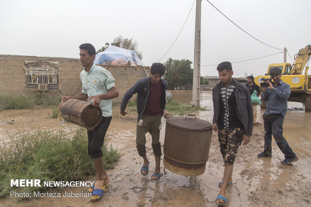 10 قرى غرقت بشكل كامل إثر السيول بمدينة أهواز
