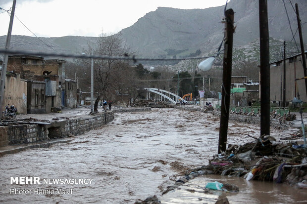 الخسائر التي خلفتها السيول في مدينة "خرم آباد"