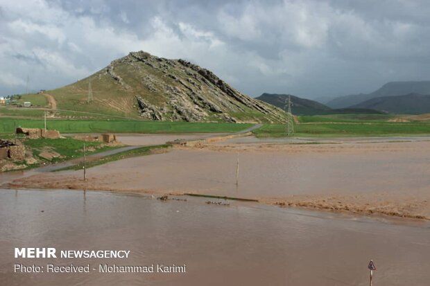 سیلاب و شکستن پل «کشکان» در کوهدشت