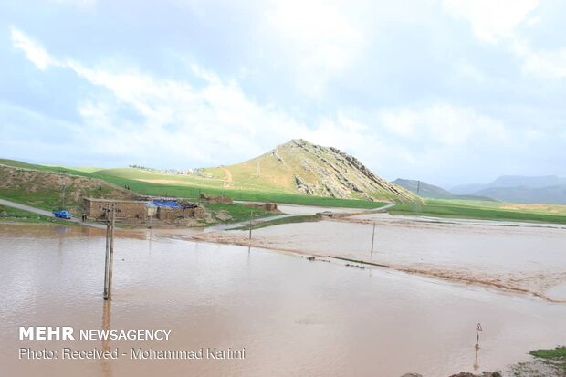 سیلاب و شکستن پل «کشکان» در کوهدشت