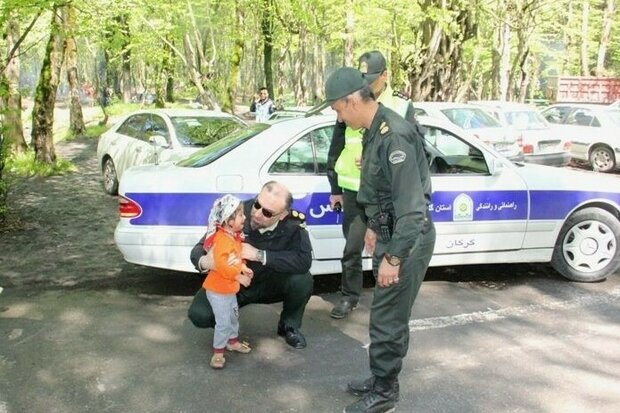 کودک گمشده با همت کارکنان انتظامی گرگان به آغوش مادرش بازگشت