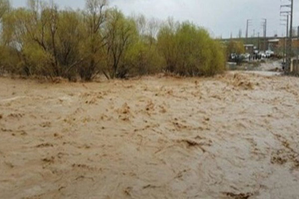 سیلاب «زین آباد سنگی» پراید را با خود برد