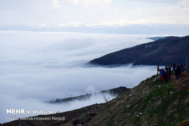 سفر به دریای بیکران ابرها در گردنه کوهستانی حیران