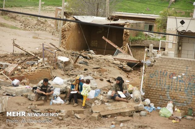 Armed Forces officials’ meeting for flood-hit Lorestan prov.