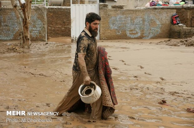 Armed Forces officials’ meeting for flood-hit Lorestan prov.