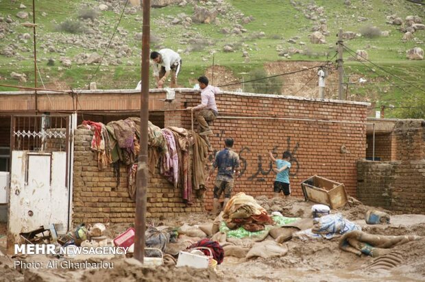 Armed Forces officials’ meeting for flood-hit Lorestan prov.