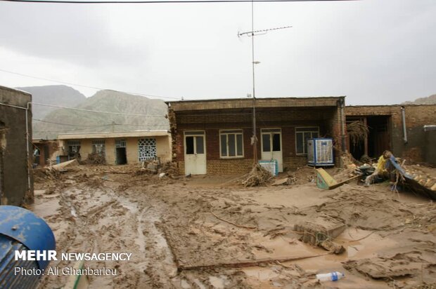 Armed Forces officials’ meeting for flood-hit Lorestan prov.