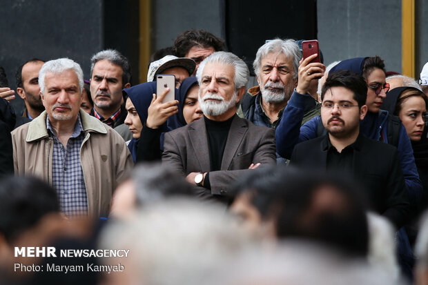 Funeral ceremony for veteran Iranian actor Mashayekhi