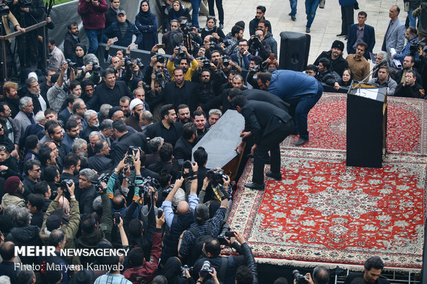 Funeral ceremony for veteran Iranian actor Mashayekhi