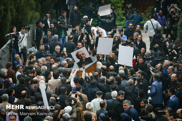 Funeral ceremony for veteran Iranian actor Mashayekhi