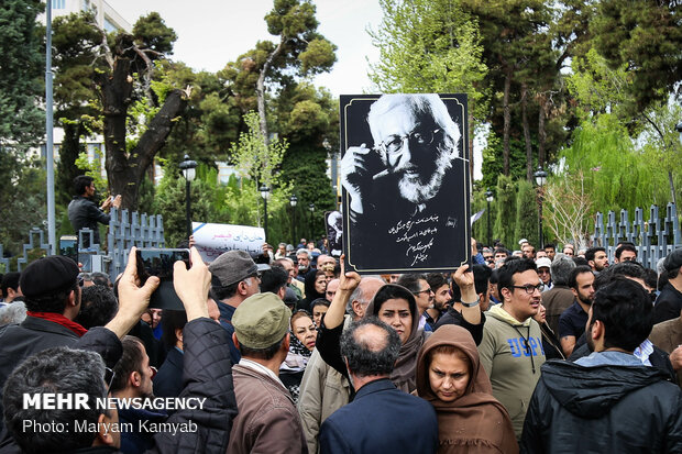 Funeral ceremony for veteran Iranian actor Mashayekhi