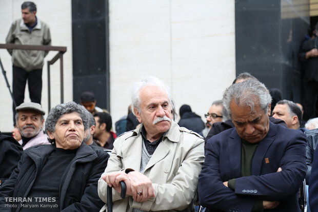 Fans bid farewell to actor Jamshid Mashayekhi at Vahdat Hall 