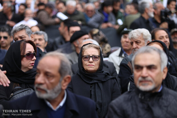 Fans bid farewell to actor Jamshid Mashayekhi at Vahdat Hall 