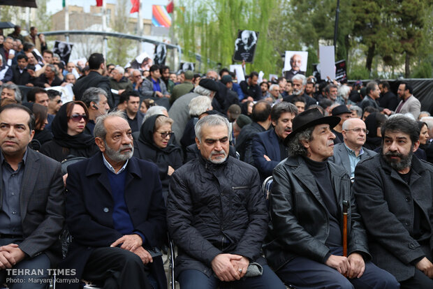 Fans bid farewell to actor Jamshid Mashayekhi at Vahdat Hall 