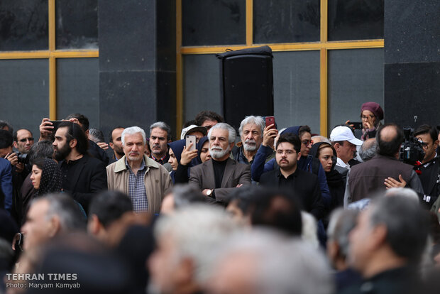 Fans bid farewell to actor Jamshid Mashayekhi at Vahdat Hall 