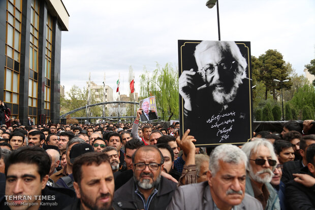 Fans bid farewell to actor Jamshid Mashayekhi at Vahdat Hall 
