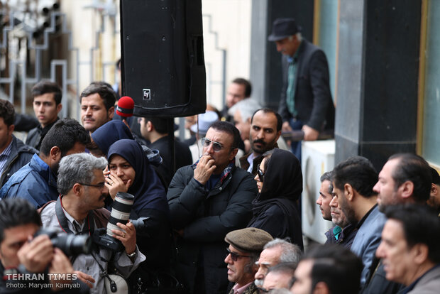 Fans bid farewell to actor Jamshid Mashayekhi at Vahdat Hall 