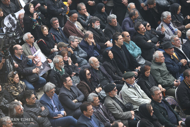 Fans bid farewell to actor Jamshid Mashayekhi at Vahdat Hall 