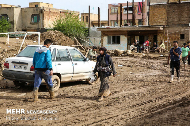 زدودن گل و لای از چهره شهر