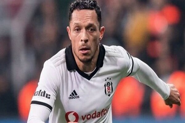 Beşiktaş'ın Brezilyalı yıldızı Adriano'dan transfer açıklaması