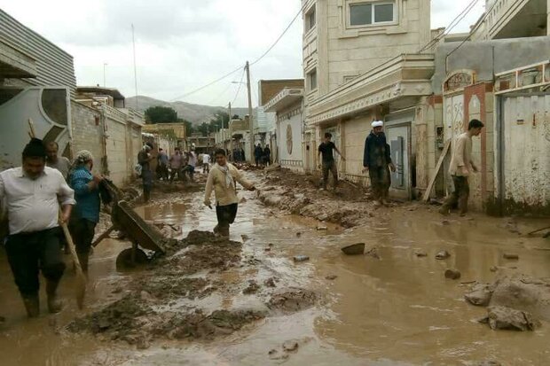 یک روز حقوق کارکنان آموزش و پرورش مهریز به سیل‌زدگان اهدا شد