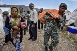ایرانی فوج کا چم مہر گاؤں میں امدادی کام جاری