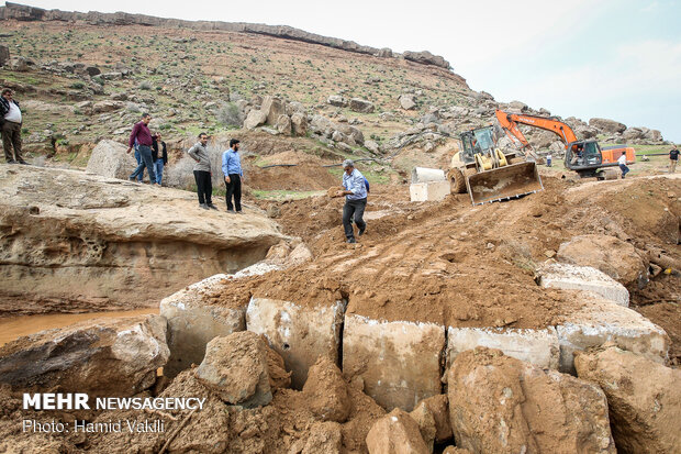 اعادة فتح الطرق في المناطق المضروبة بالسيل في لرستان 