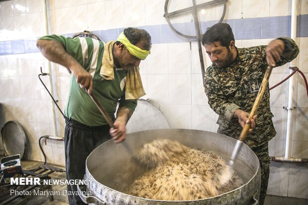 عیدی پاسداران به سیل زدگان خراسان شمالی در روز پاسدار