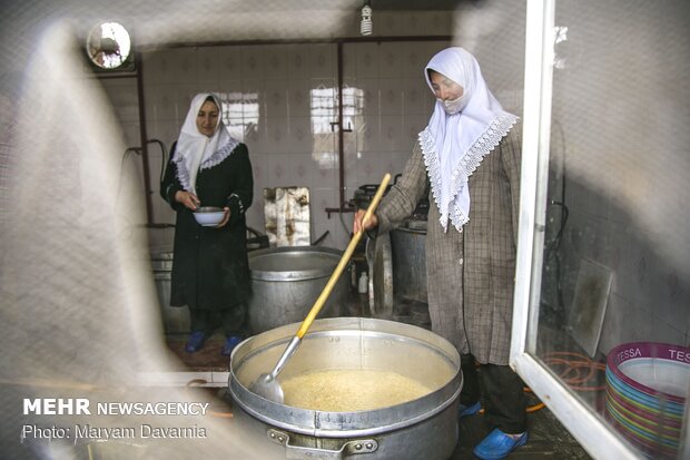 عیدی پاسداران به سیل زدگان خراسان شمالی در روز پاسدار