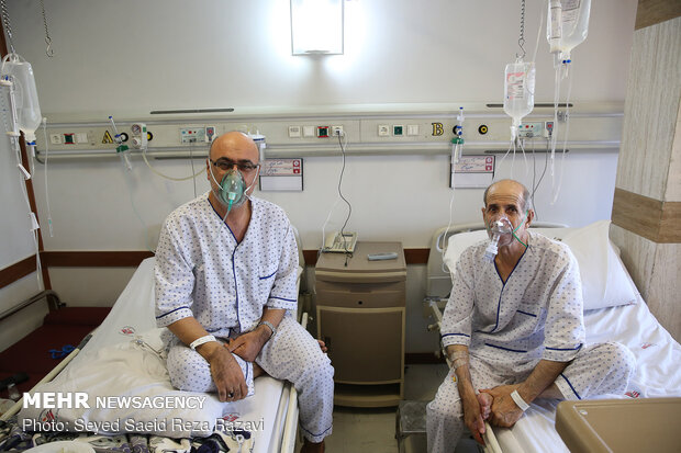 جانباز شیمیایی ابراهیم مهدی نژاد و جانباز علی القاصی به دلیل داشتن عوارض شیمیایی و ترکشهای خمپاره  در بدن تحت درمان میباشد