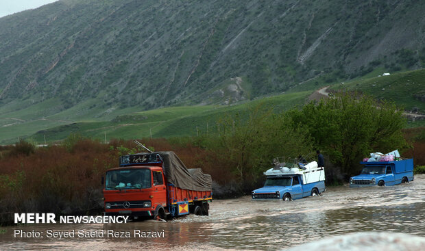 انتقال اهالی روستای « چم شیر » به مناطق امن