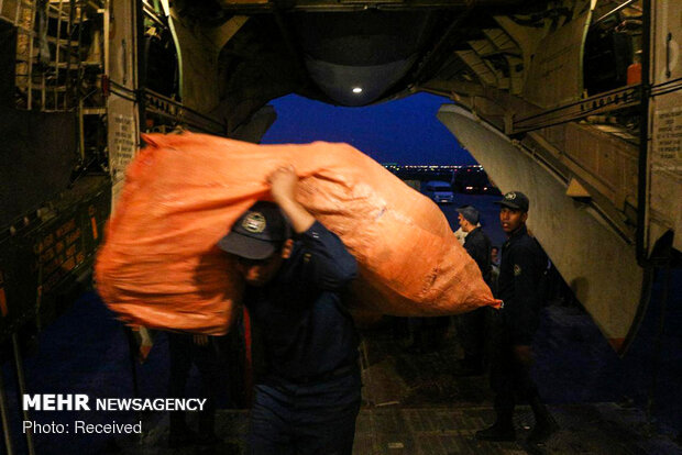 ارسال هوایی محموله‌های امدادی فارس به خوزستان